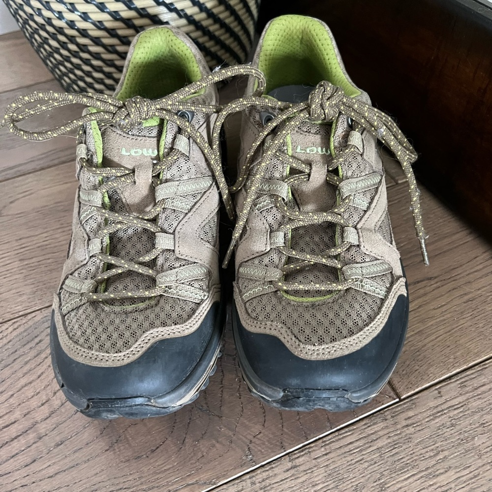 Lowa tempest mesh Women’s US7.5 hiking shoe